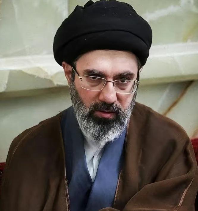 伊朗反手给了美以最狠的一刀！

4月12日，伊朗警方突然发布通报。全国17个省份