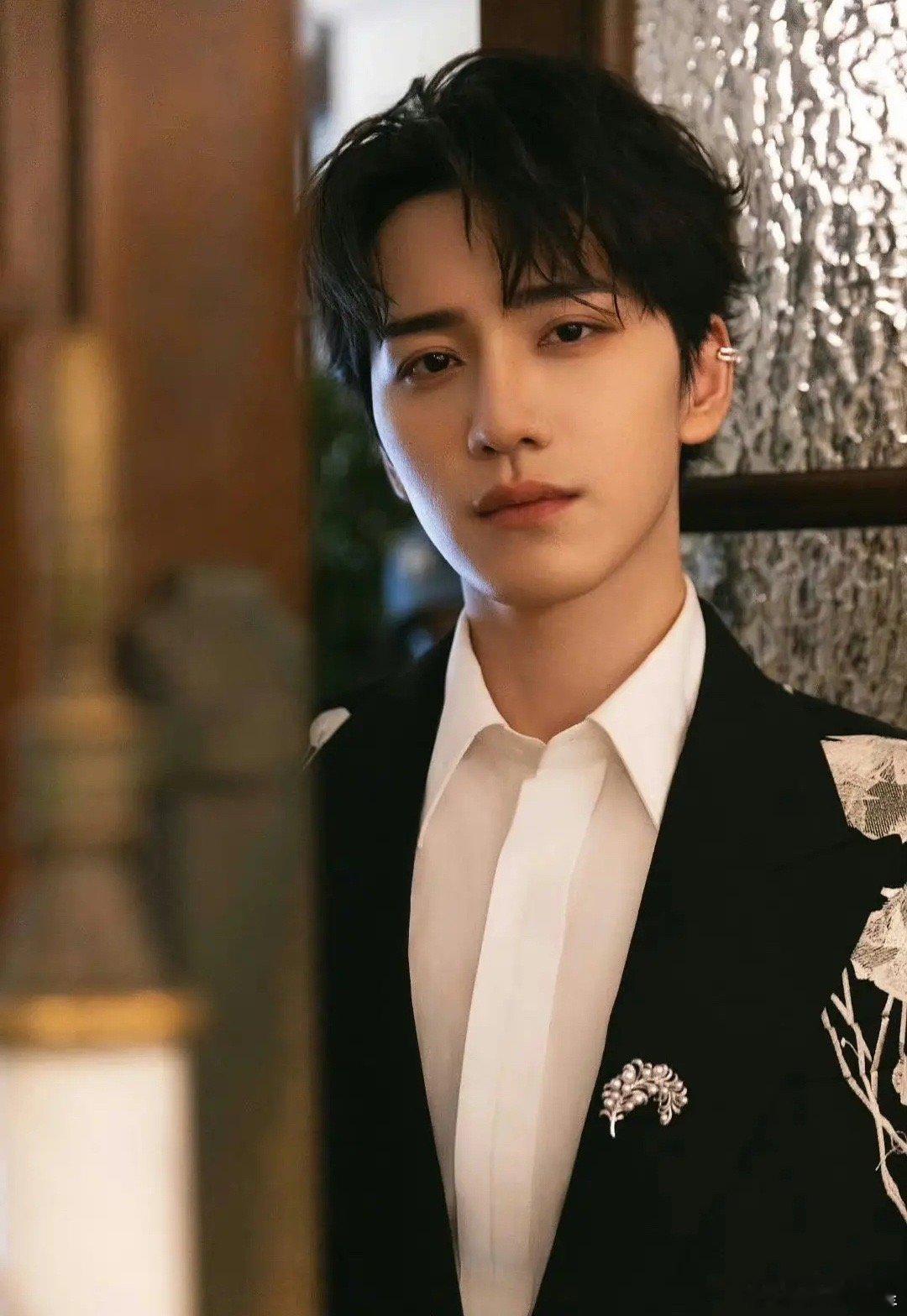 观王弘毅有感，撕团队也是有用的，已经开始演男主了 ​​​