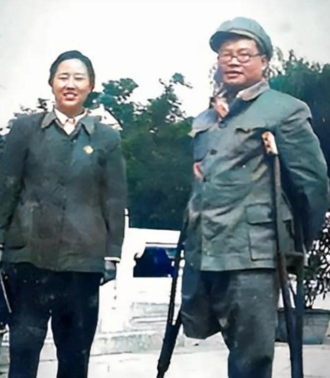 1959年，有“贵州王”之称的王家烈来到北京参加会议，毛主席见到王家烈后，便笑着