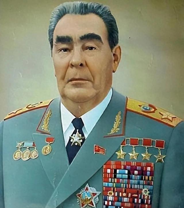 给了枪、派了将、放了话，最后却装死：苏联为何对越南见死不救？

1978年《苏越