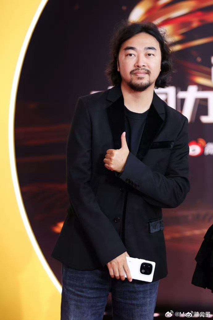 峰哥取代徐静雨与美娜再续前缘 在NBA总决赛上，峰哥和美娜的合作似乎又回到了巅峰