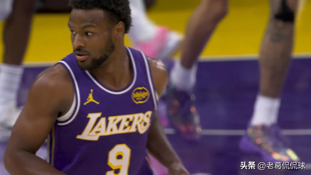 湖人新星布朗尼的上场时间真是少得可怜！虽然今天湖人在主场以116：99大胜篮网，
