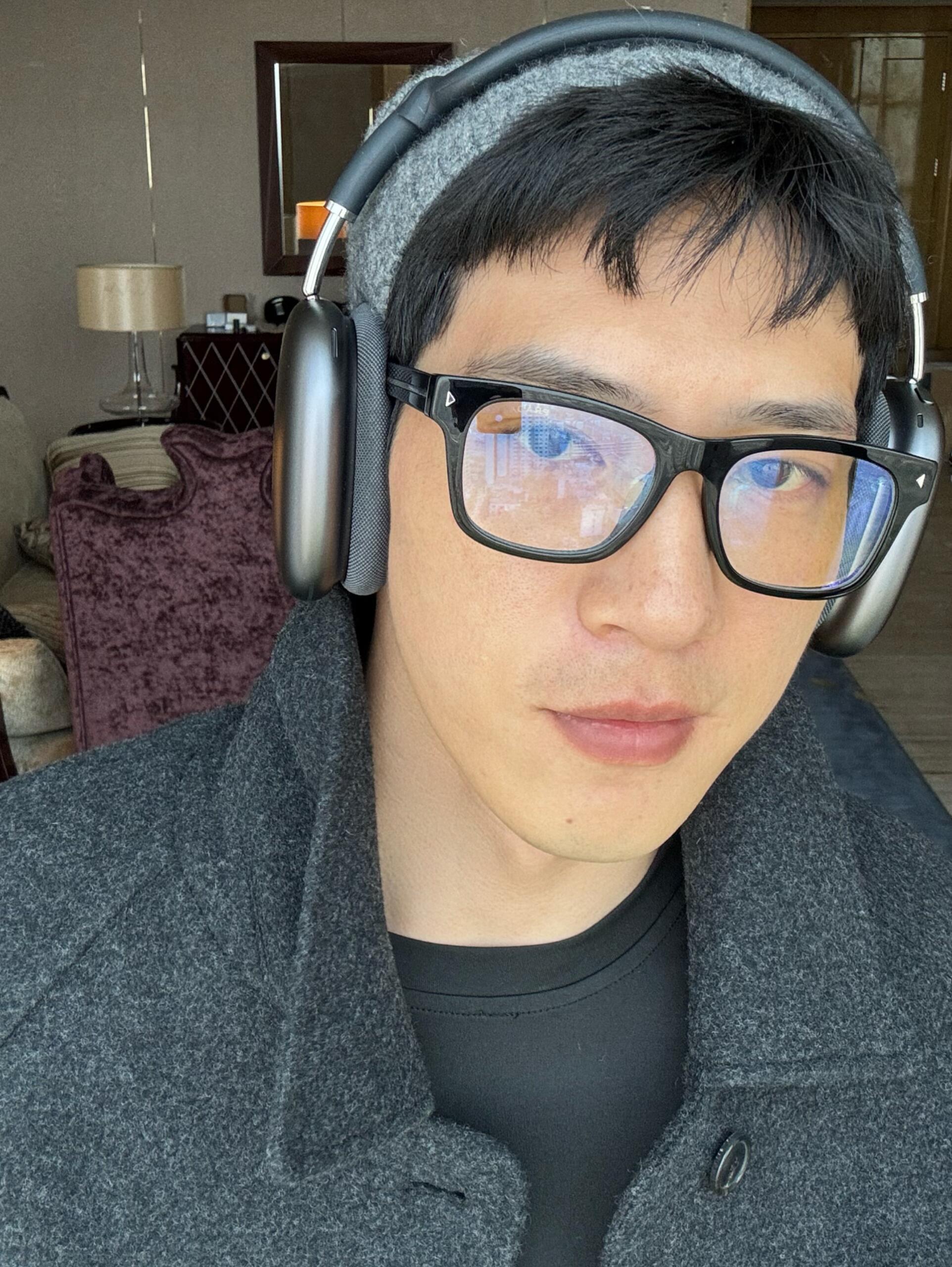 井柏然 老人味太重好久没有看到他的新作品了，和粉丝互动的时候活人感很重呢，这是他