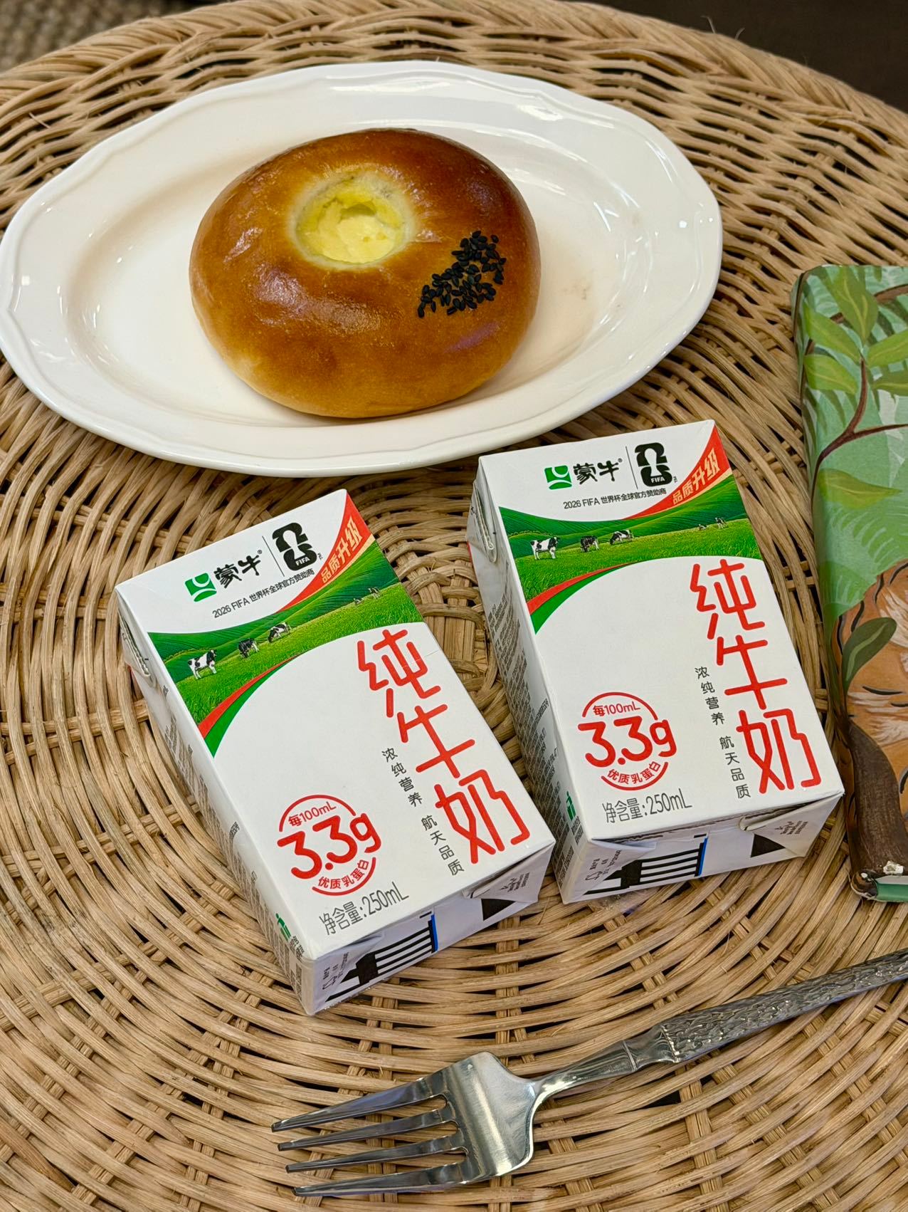 建议世界杯广告都往这个方向卷梅西首次回应慌得一批表情包蒙牛宣传片虽然搞笑，但也藏