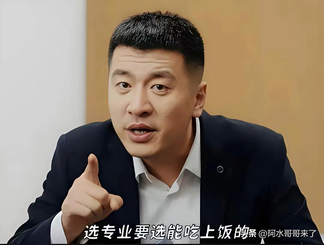 对于自媒体行业来说熬夜是常事，再加上张雪峰还有公司，压力大、作息不规律、饮食不规