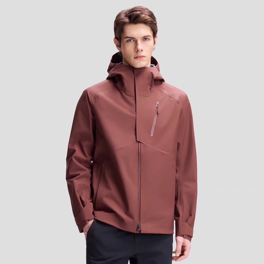 下午去逛街，在中骏商场逛逛，想买个外套，迪桑特的这个款怎么样？ 最好买个两件套，