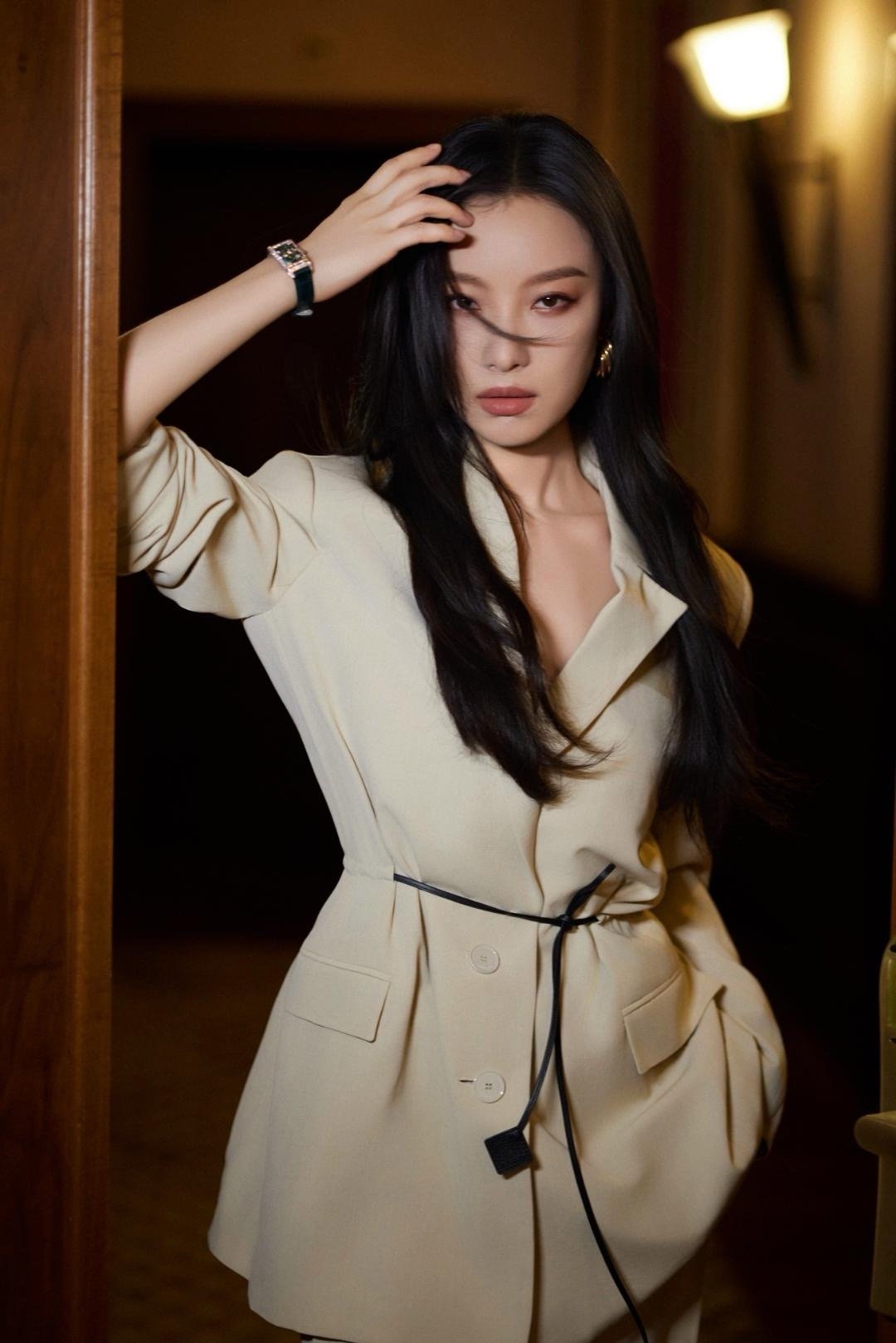 倪妮气场全开！又飒又优雅，时尚感直接封神 ​​​