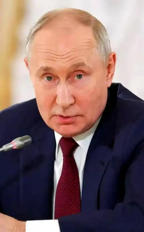 70多岁俄总统突然认爱！神秘爱人身份成谜，前妻近况更意外
 
70多岁的俄罗斯总