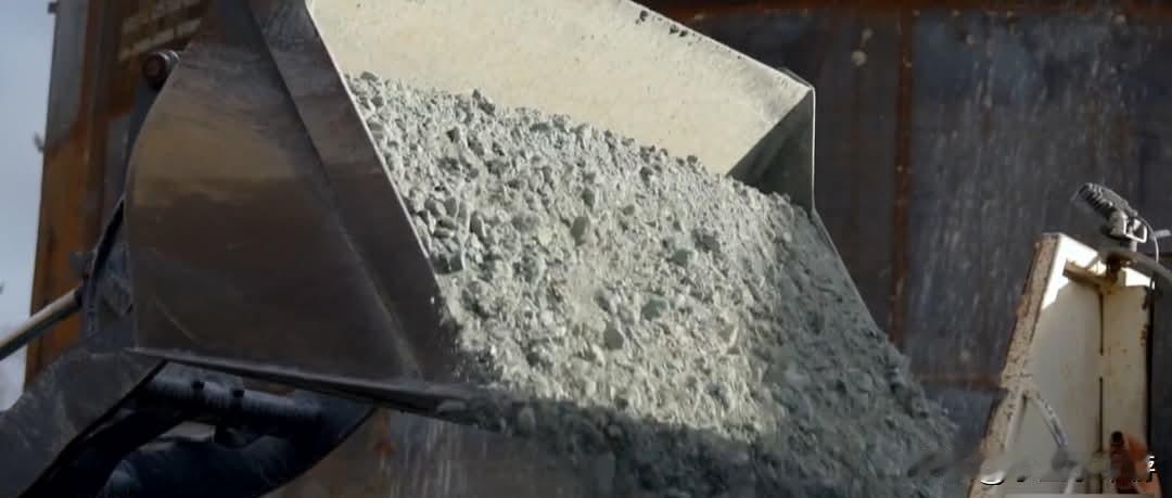 寒冬低温期是用电负荷最高的时节，而北欧芬兰南部的波尔奈宁小镇，却借助一套创新储热