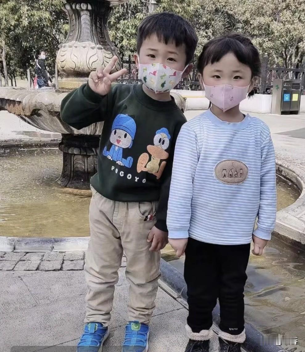 被杀害的母子三人真的太让人心疼了！在确认身份时，是男子的姐夫和小舅子去看的，当时