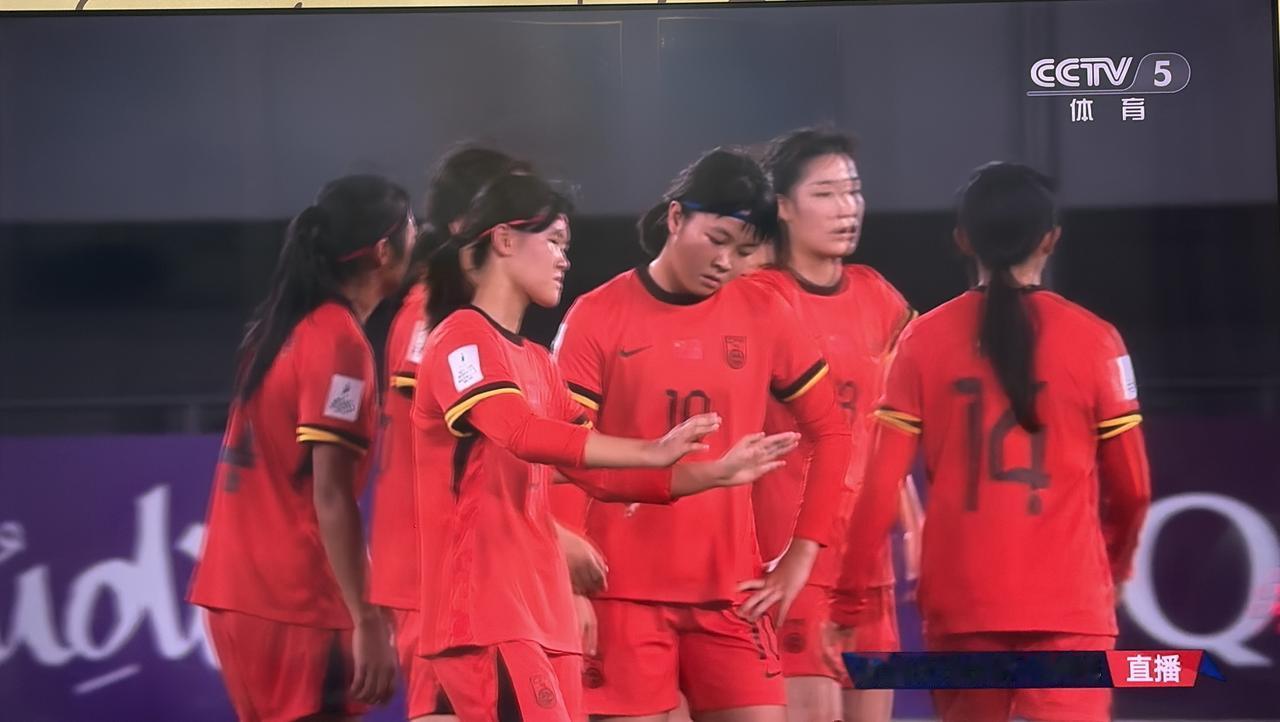 今天看了一场女足U17亚洲杯半决赛，中国队对朝鲜队！
面对世界冠军，中国U17女