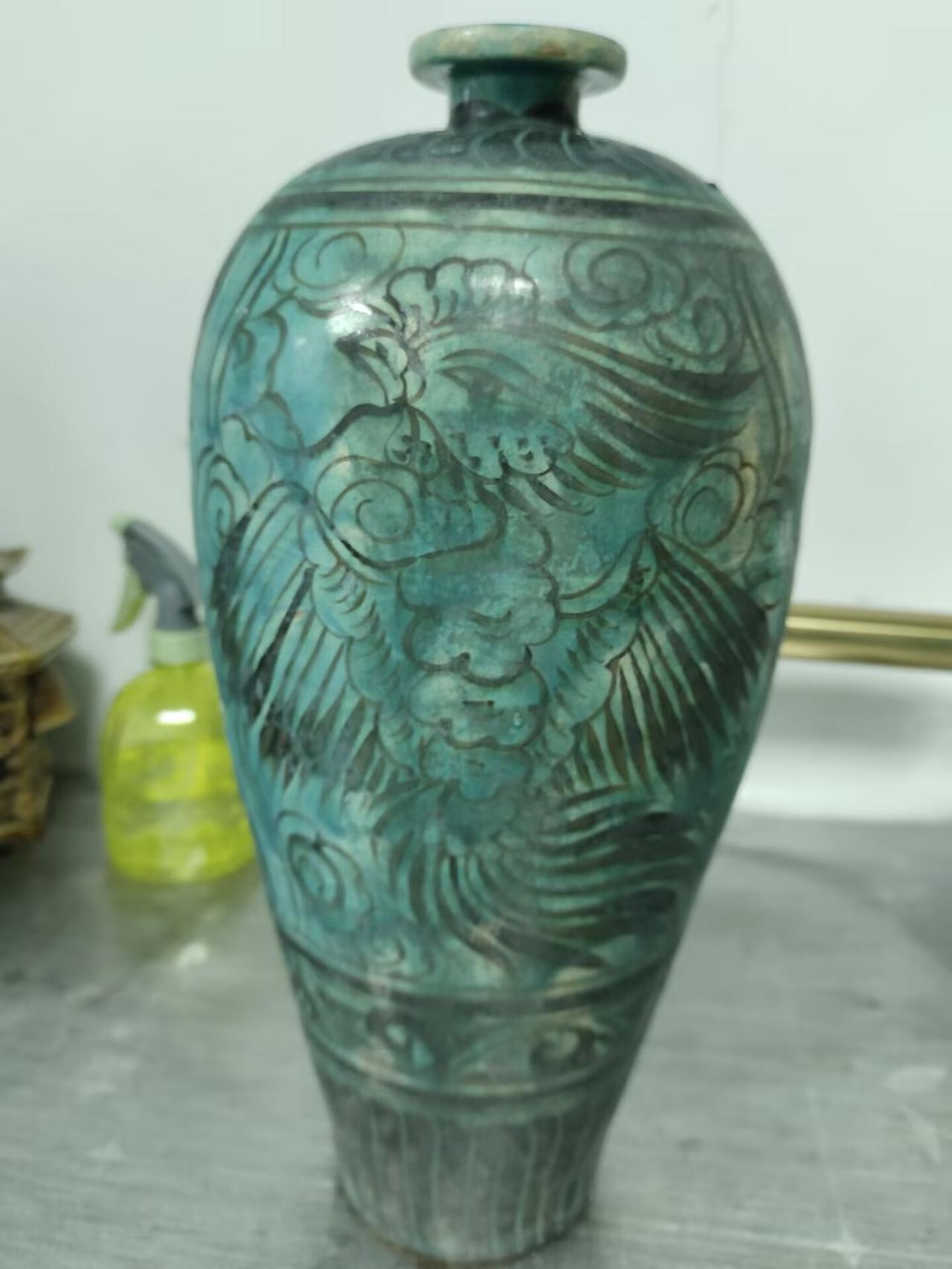 元代磁州窑孔雀蓝釉龙凤纹梅瓶烧制工艺探讨
 
元代磁州窑孔雀蓝釉器物，是北方民窑