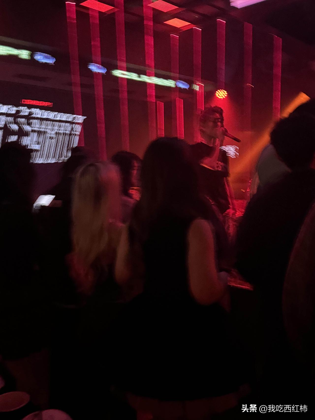 酒吧毁了我的女儿
酒吧，毁了我的女儿
女儿21岁，正读大学。以前多开朗的孩子，可