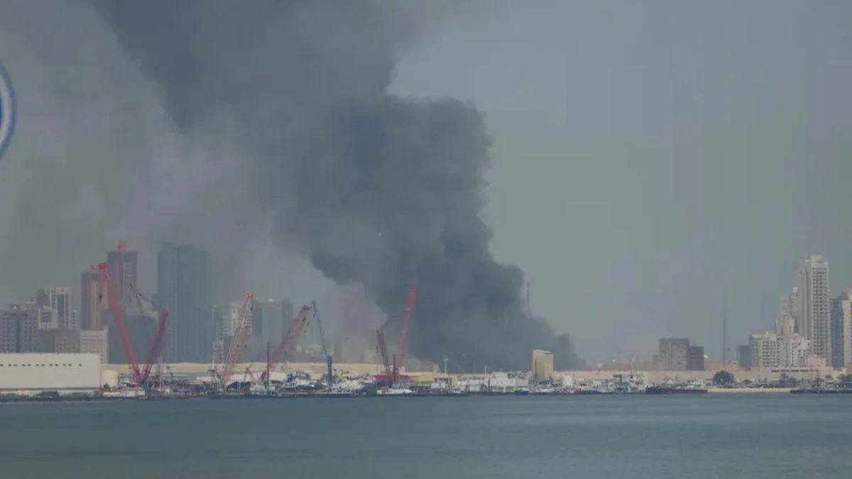 据参考消息报道，伊朗革命卫队海军司令称海湾国家已成美国利益牺牲品，呼吁伊斯兰国家