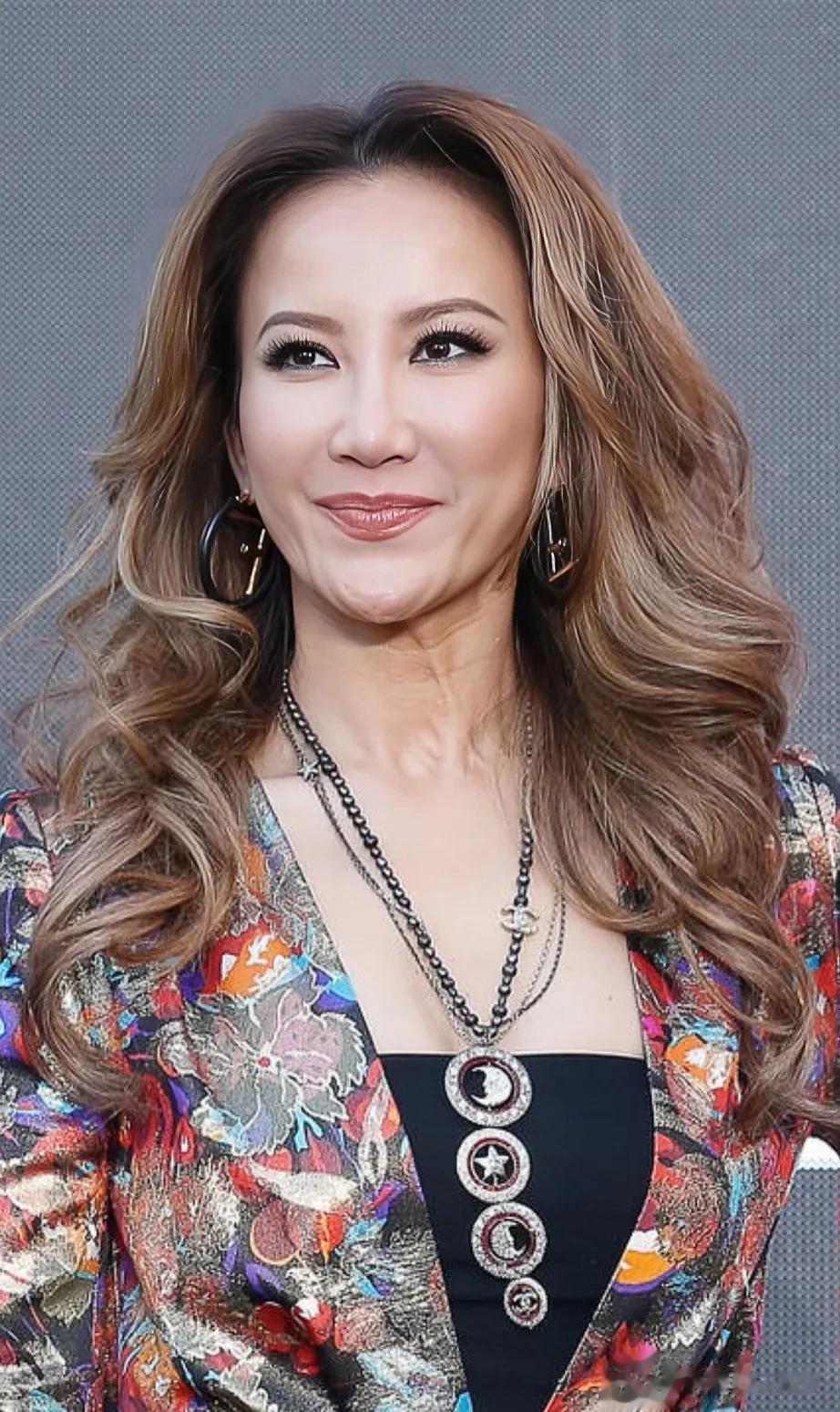婚变与背叛并不是李玟轻生的唯一原因，主要问题出在了自己身上。

港媒报道说，李玟