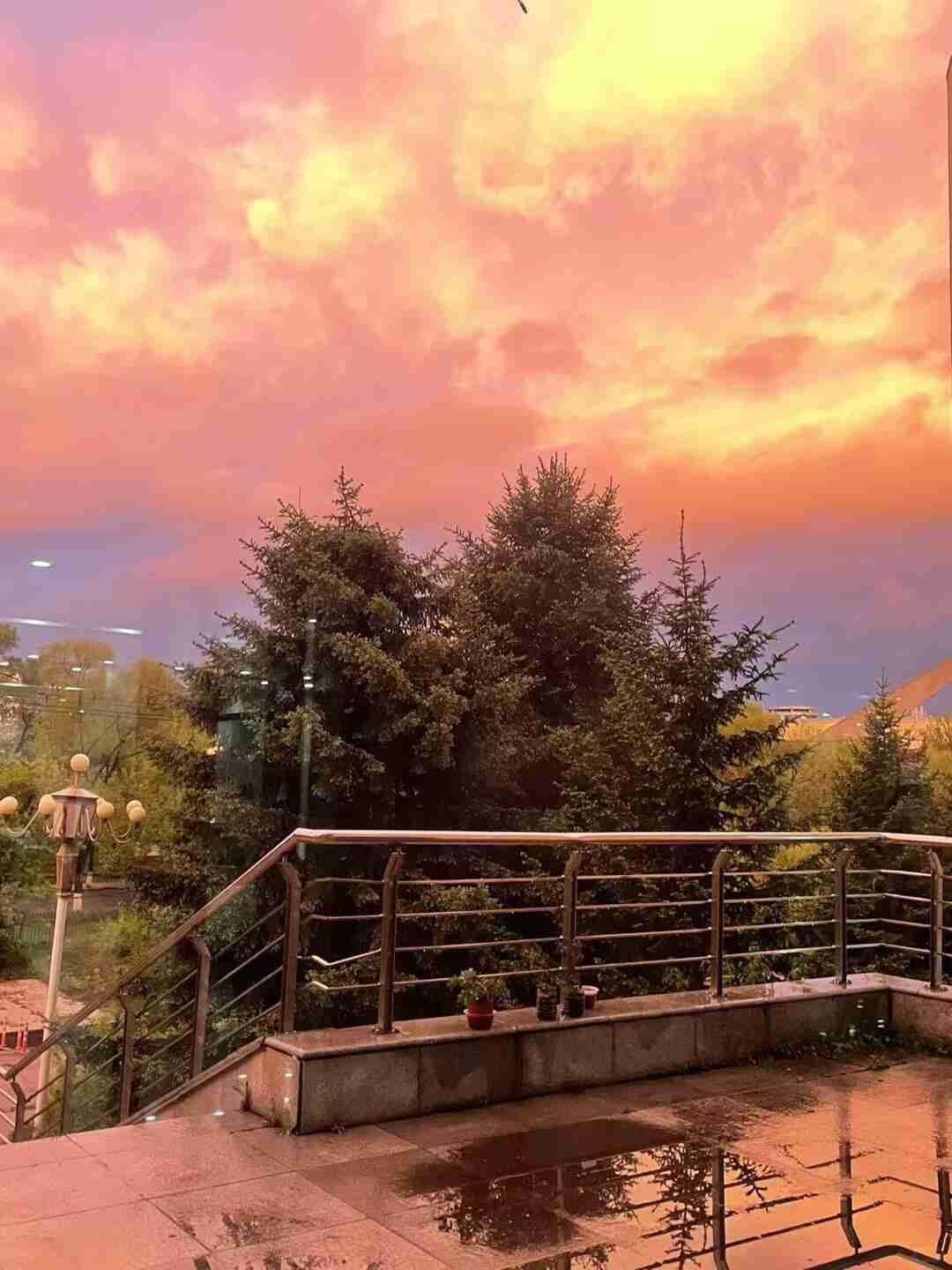 我的今日状态：😁轻松愉快
我这里的天气：🌧下雨