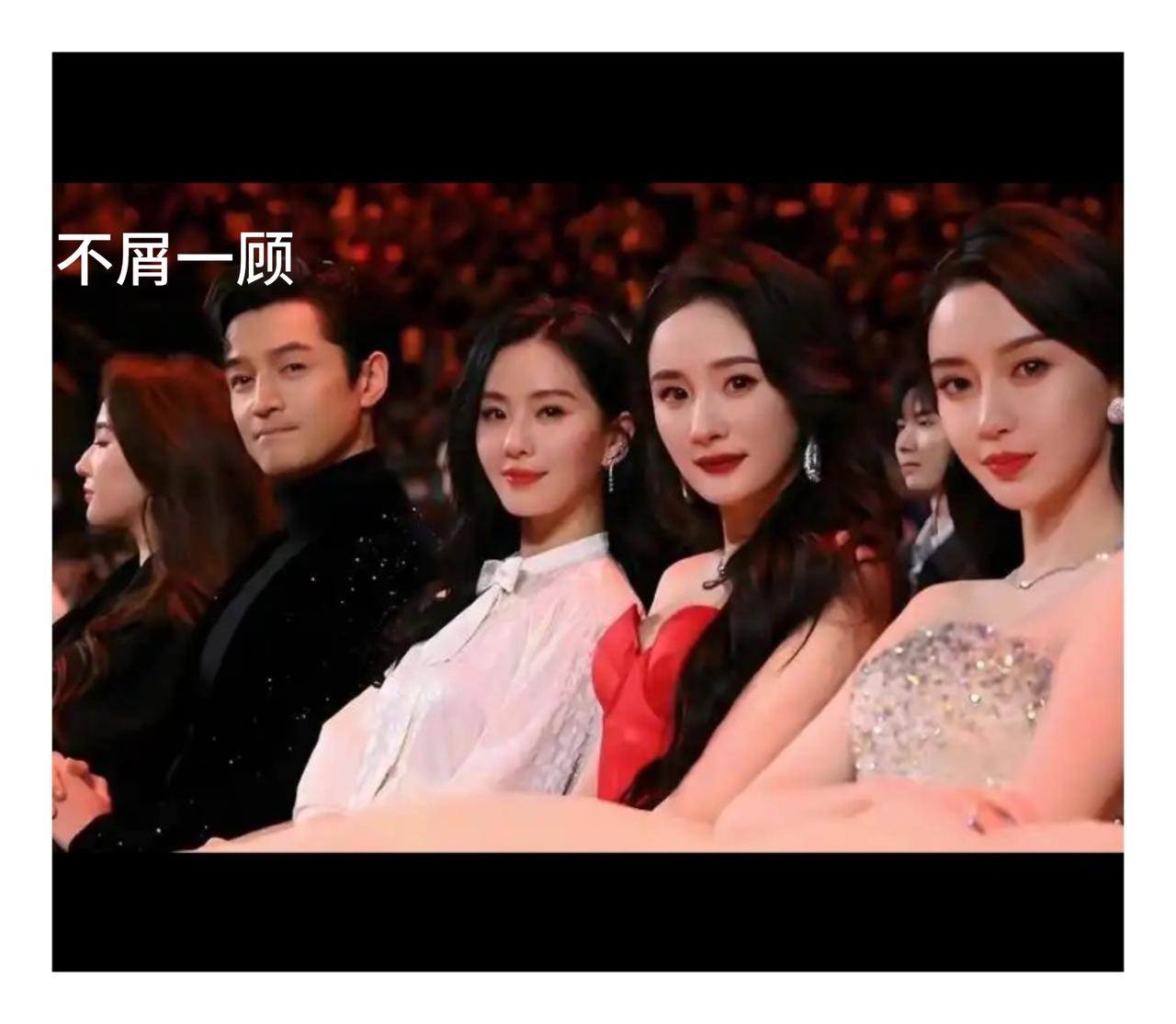 刘亦菲不愧是高冷的神仙姐姐，当年杨颖杨幂刘诗诗三大女神和胡歌全都看向镜头合影，而