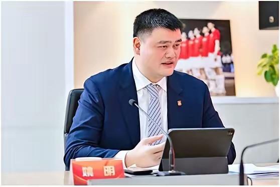 我说一句话，100%的人都信，不谈姚明的政绩，他当篮协主席这几年，一分钱不会贪—