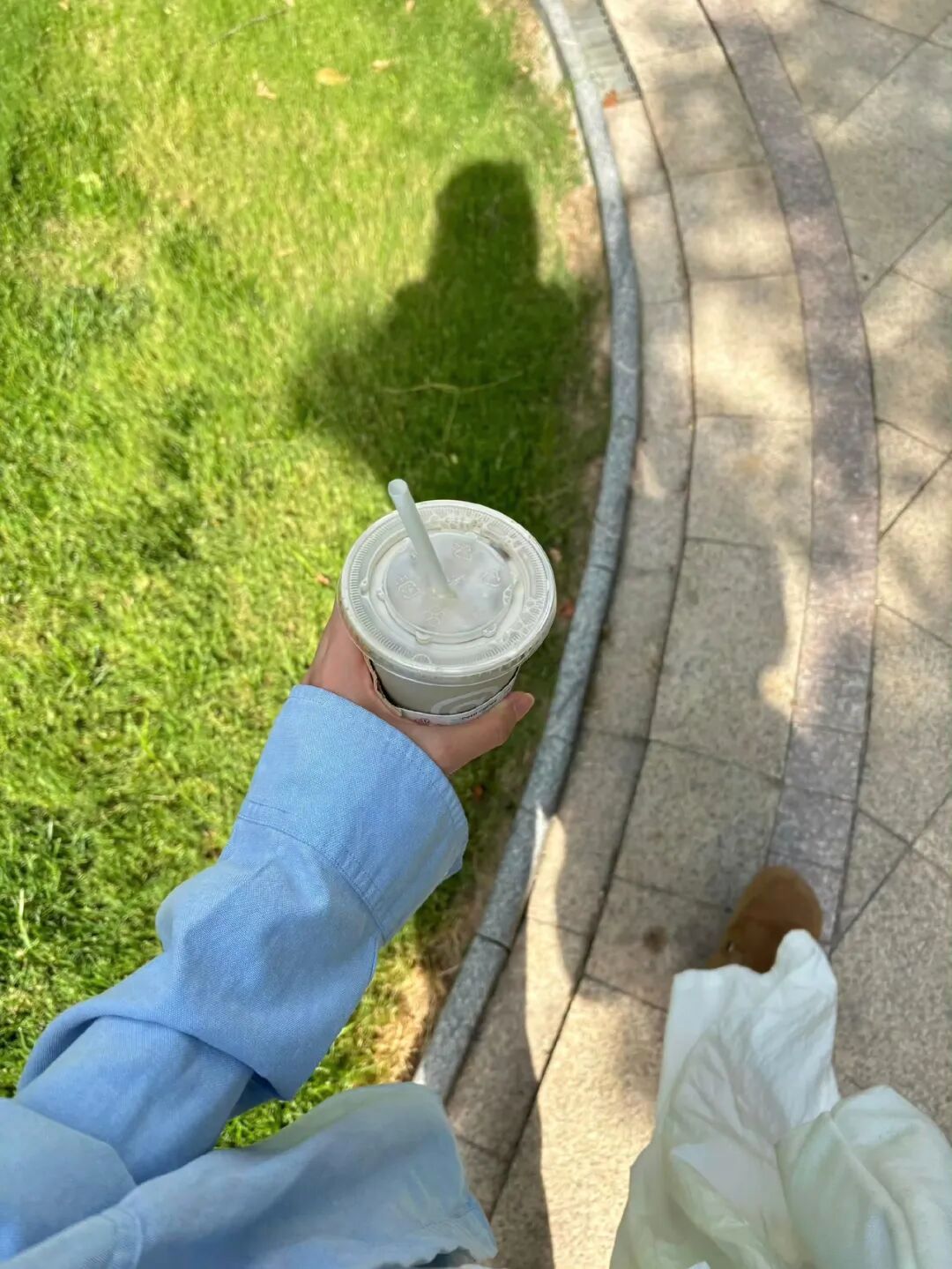 ᙏ̤̫͚  ༘ ʺ̤𝐨𝐨𝐨𝐲𝐞✌🔅☁🌿📷“不讨好谁，也不巴结谁，