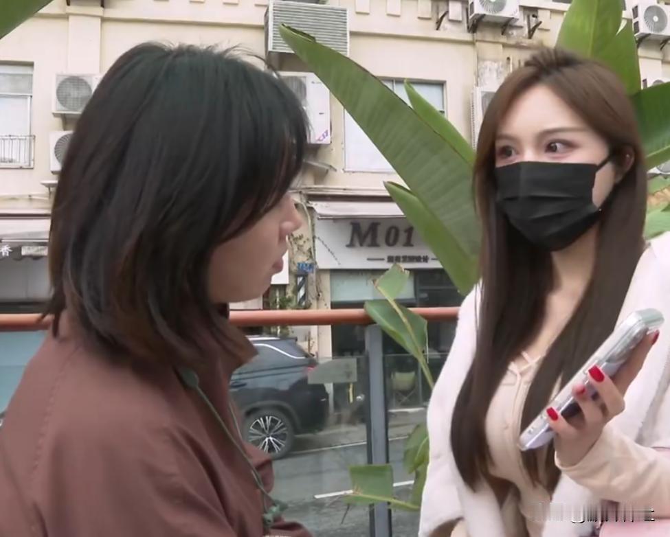 男友辛苦赚来的百万巨款被女友挥霍在昂贵的医美项目上，最终双方矛盾爆发，男友崩溃不