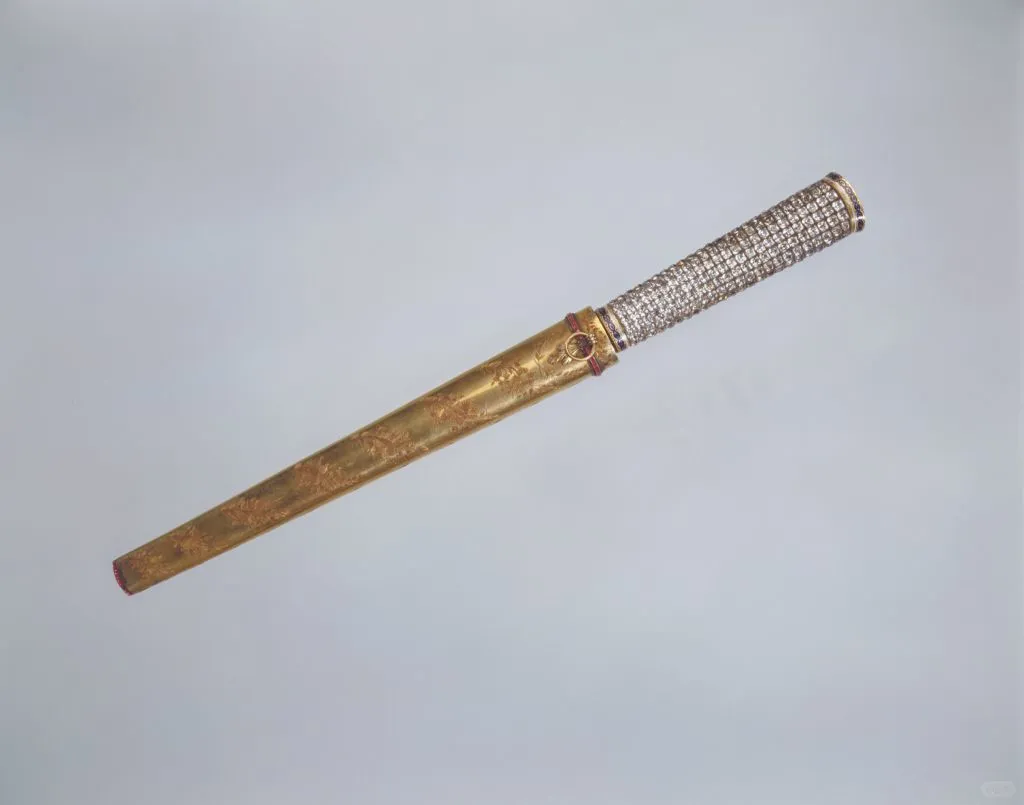 金雕花鞘白料果刀