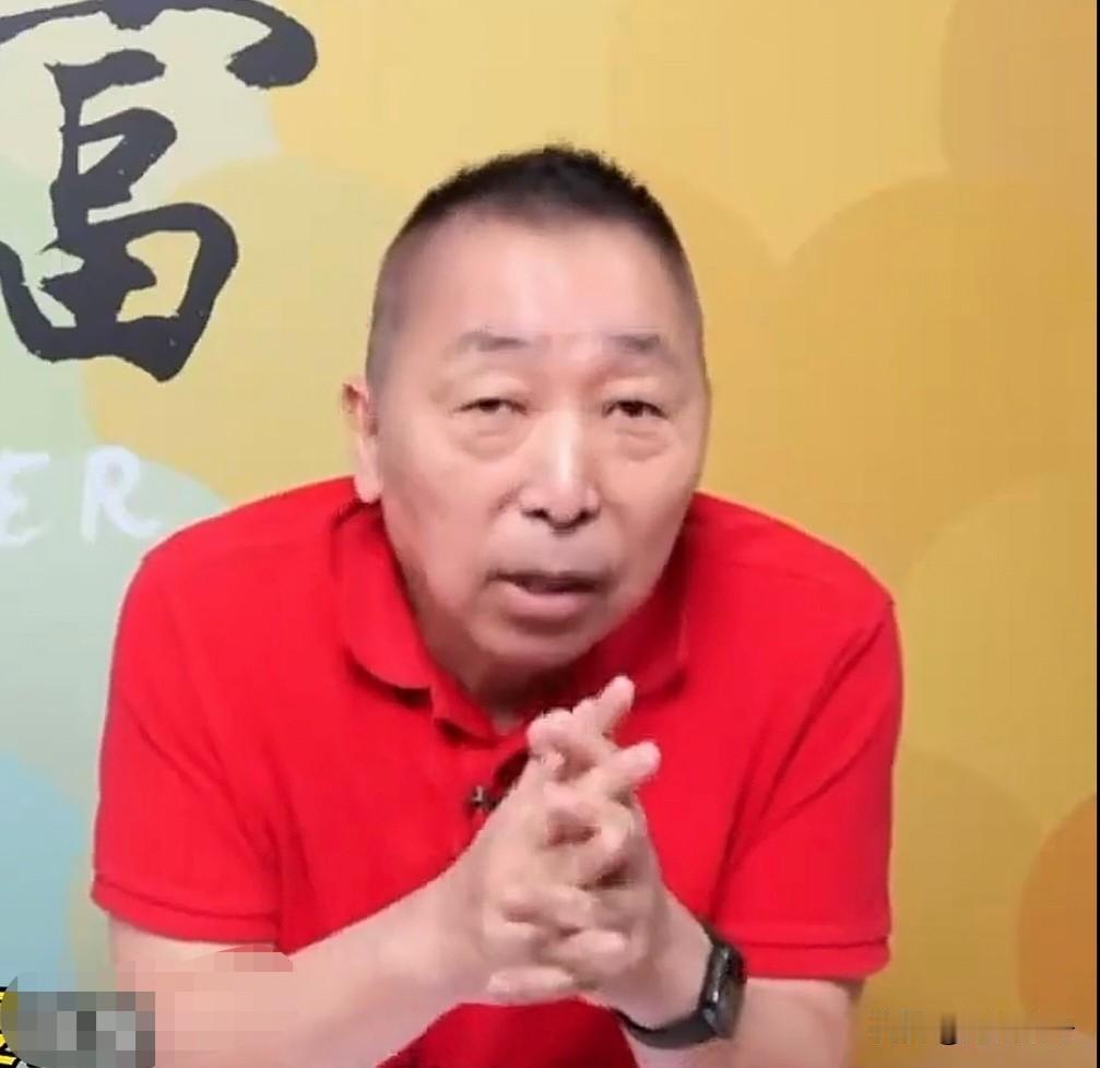 台湾时事评论员唐湘龙：高中的时候老师不看好我，说我口吃很严重。他劝我以后考个公务