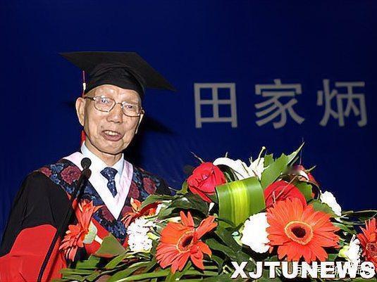 散尽百亿只为兴学，田家炳诠释何为真正的人生高贵
 
很多人一生追逐财富，以为豪车
