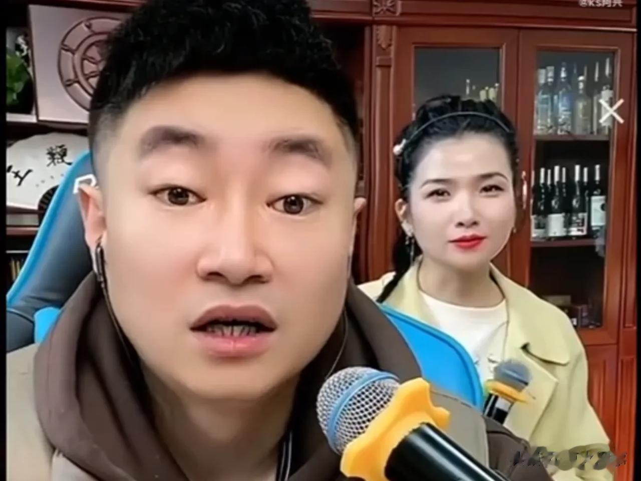 驴家九天谈散打哥创业经历，没挣着大钱，还开过夜总会？

九天直播表示几年前散打哥