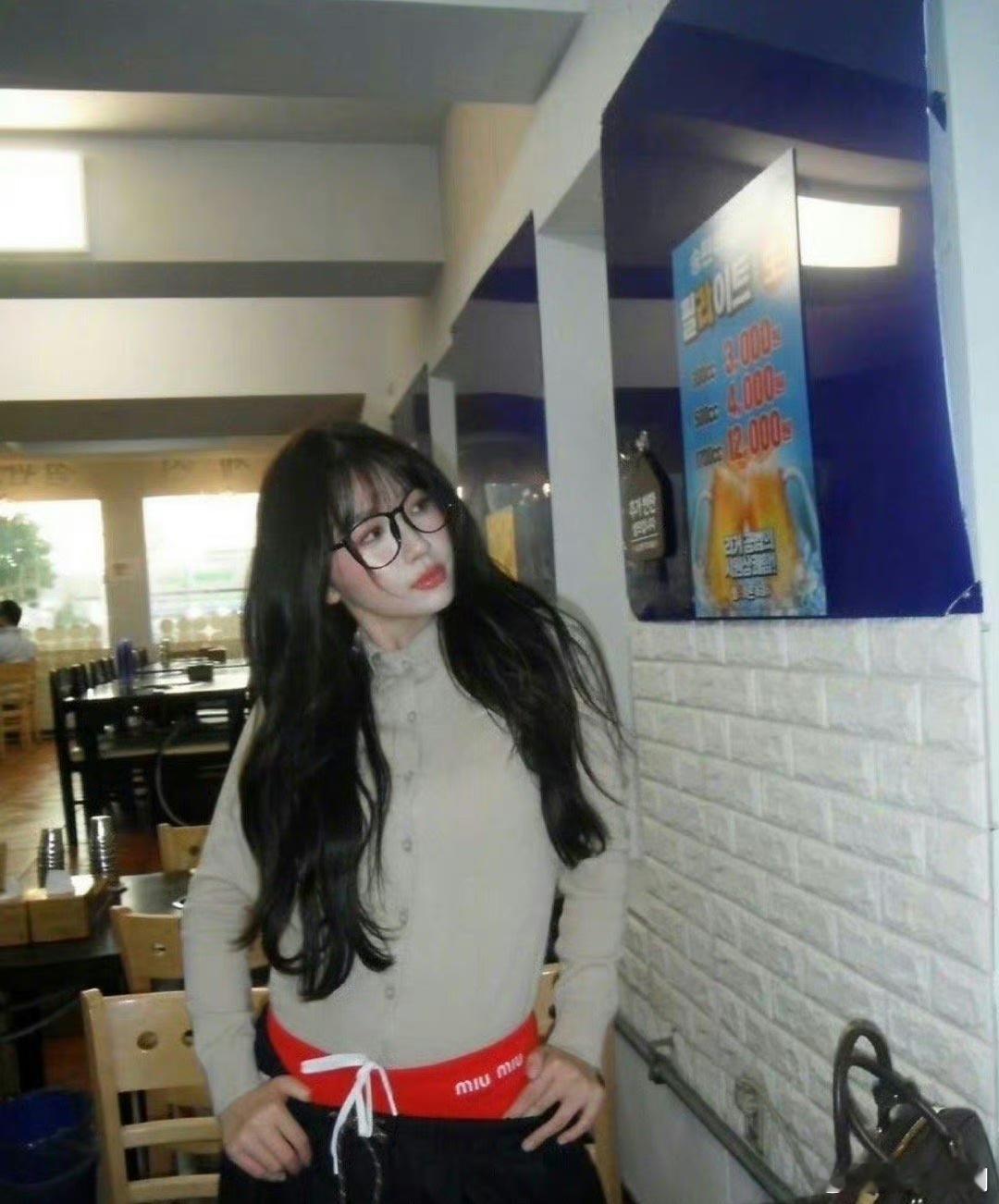 虞书欣每一次的造型怎么都有一种用力过猛的感觉，有点精致土了 ​​​