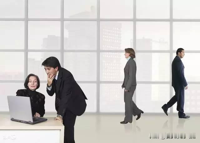 和人交往，你看重的是人品还是金钱？
与人交往，人品是1，金钱是0——没有1，再多