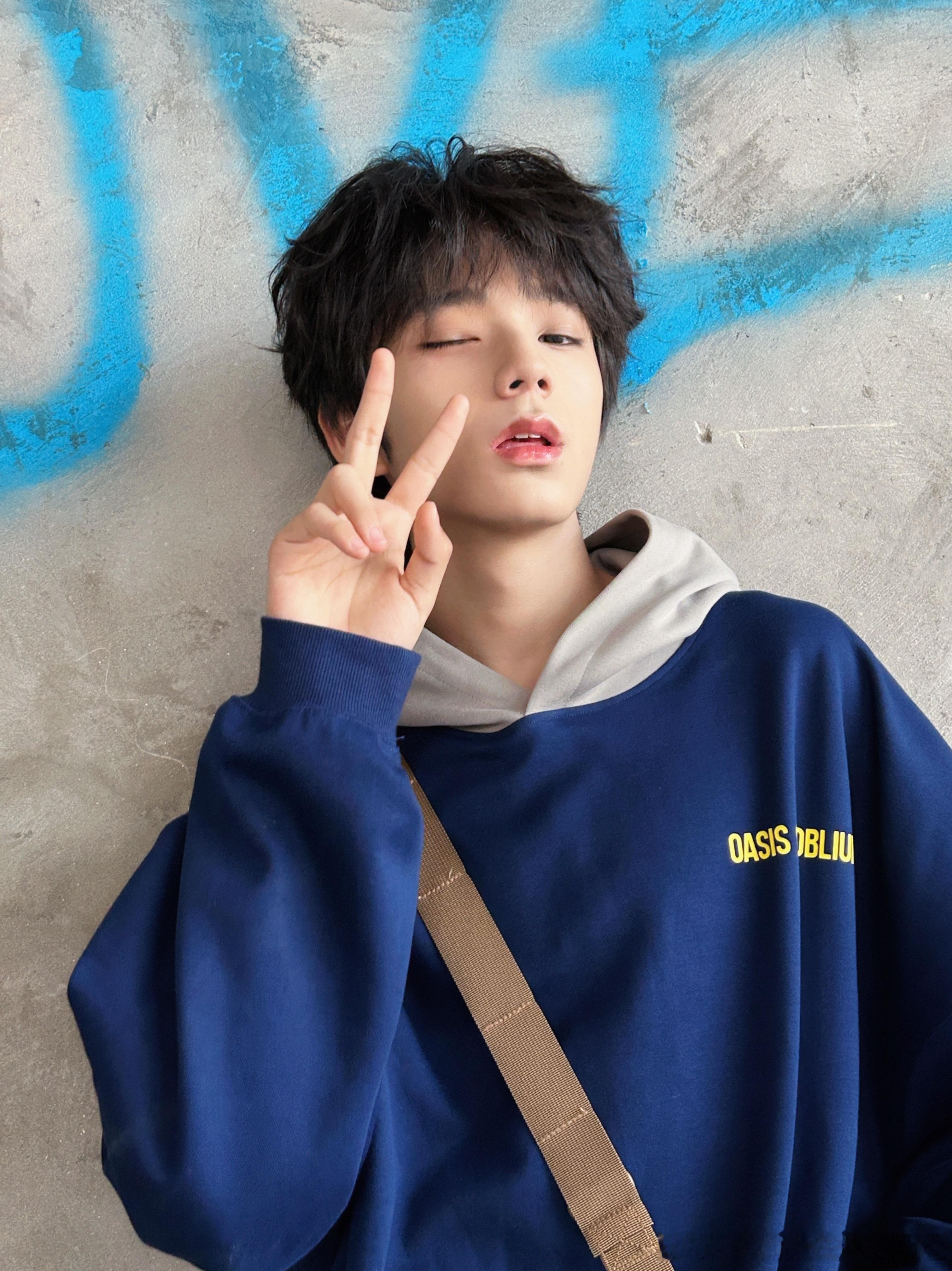 谁给王橹杰p成这样了王橹杰 什么啥样，我只知道王橹杰帅的我崩溃