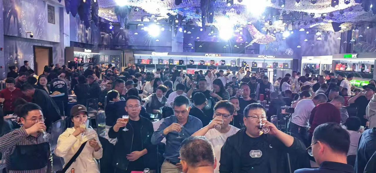 昨天参加某区域经销商的新春订货会。到会率达100多人，现场回款也超过200万以上