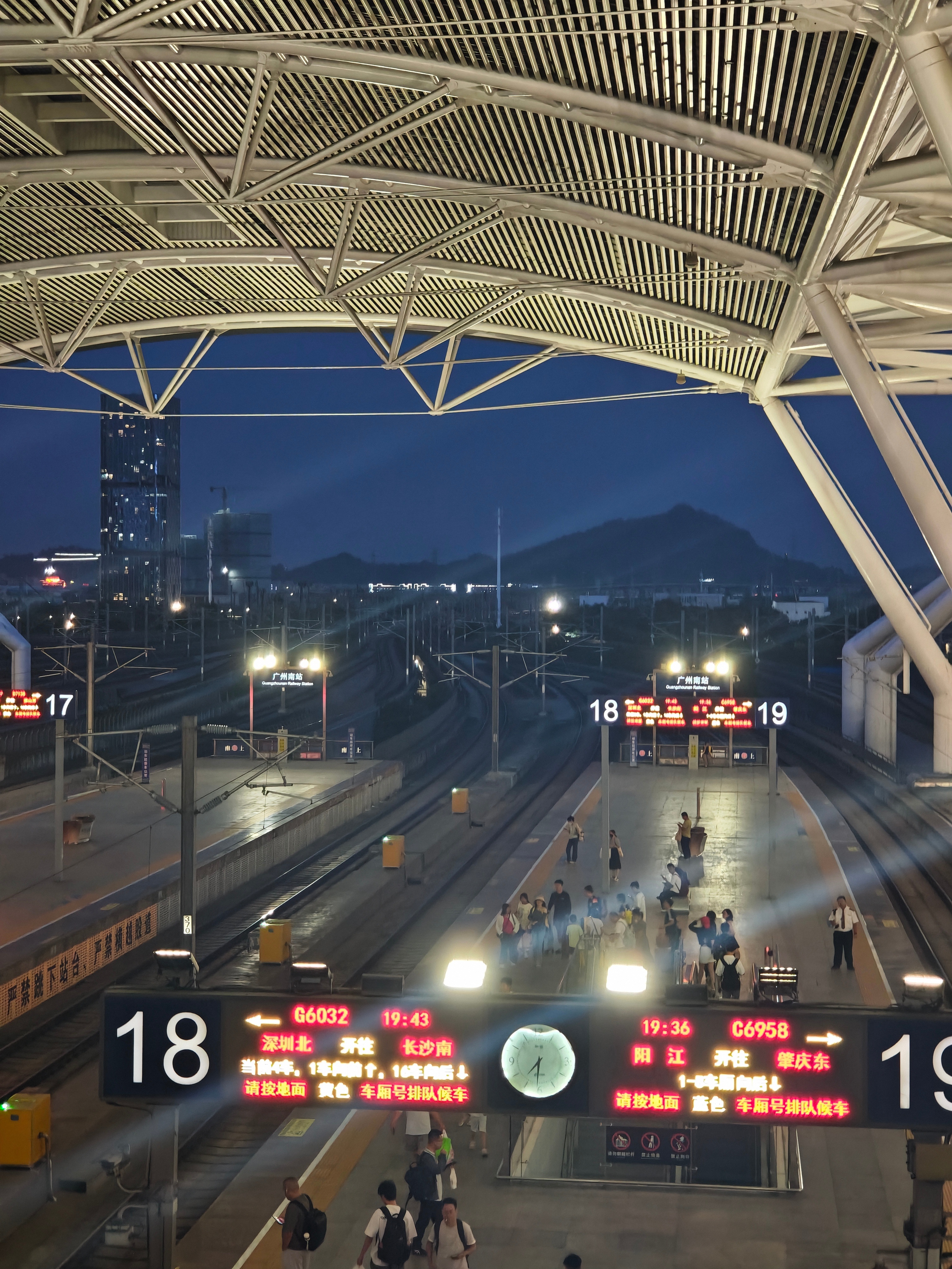 鹅有鹅味，靓图一让我想到了当下后驱双电机