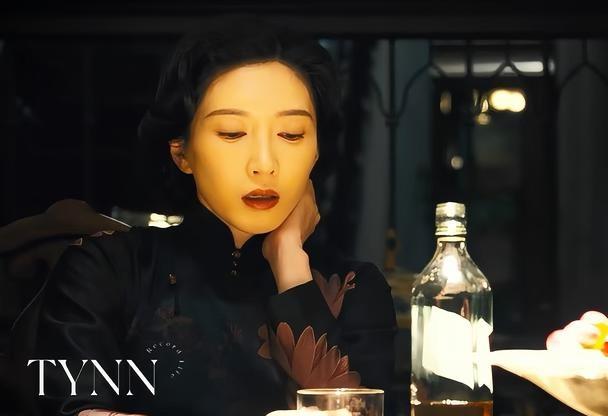 多年未见的前任“醋了”
赵公子不语只是一味的盯着名场面 谍战剧 追剧打卡 江疏影