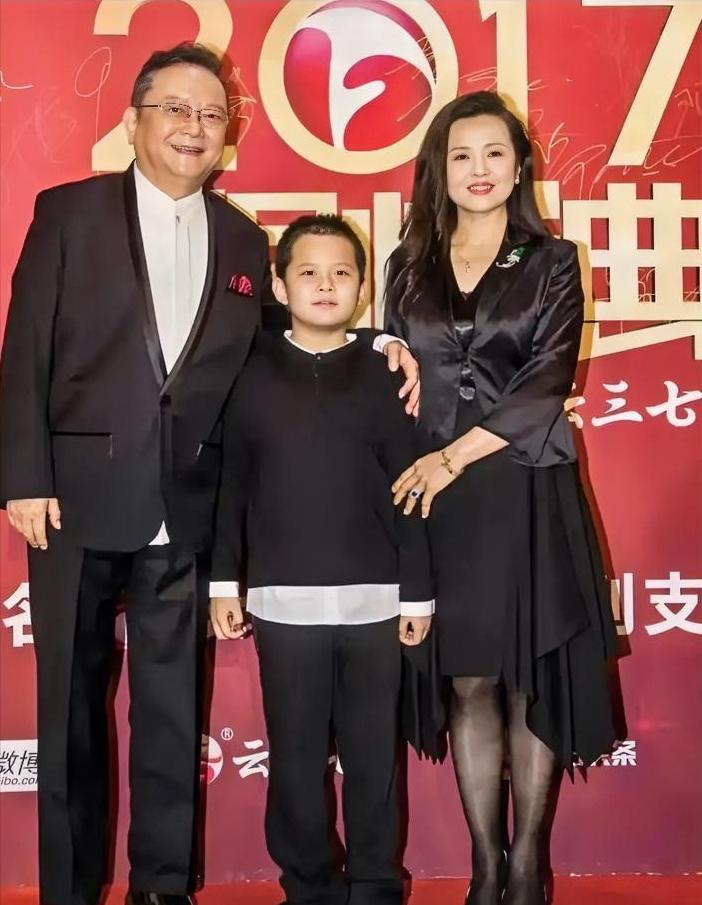 77岁的王刚，60岁的时候得了一子，本以为晚年可以安享清福，没想到现在17岁的儿