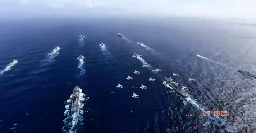 咱中国突然给世界递了个大消息！
舷号18的福建舰11月5号在三亚正式入列海军，这