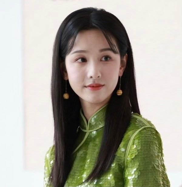 陈都灵这两张是同一个人？她其实蛮普的 ​​​