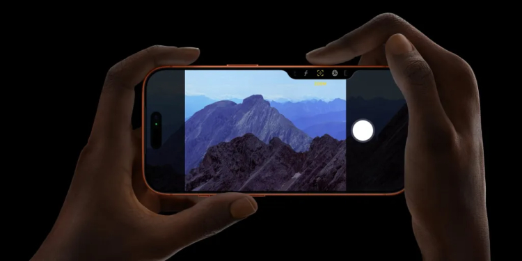 彭博社的马克·古尔曼近日爆料iPhone 18 Pro系列相机将迎来三项关键升级