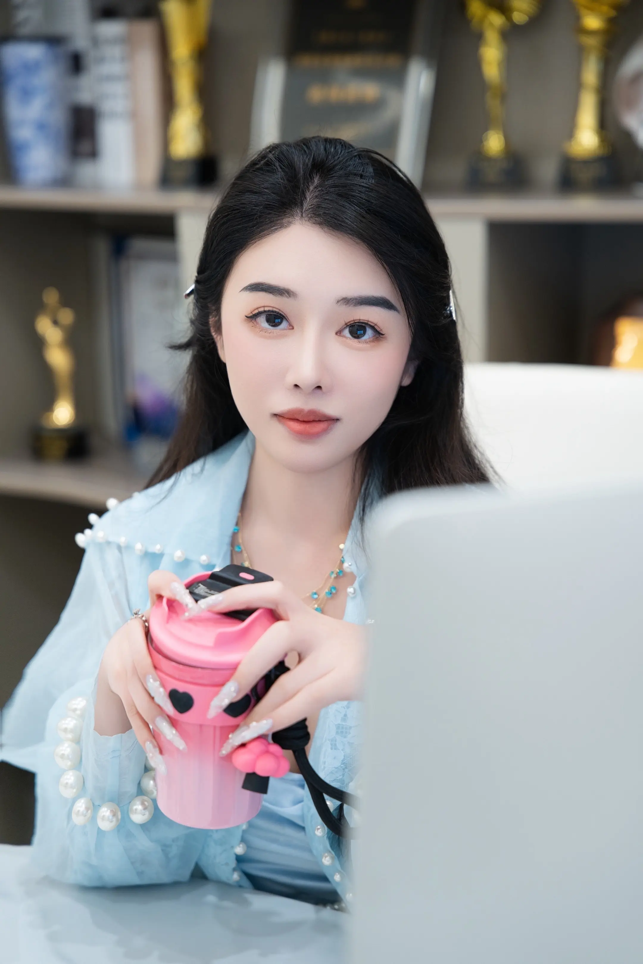 我很满意我自己。是我小时候想成为的漂亮姐姐