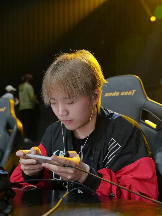 WBG晋级春决4AM放肆一搏春决见WBG在季后赛的表现亮眼，突破重围拿下门票，春