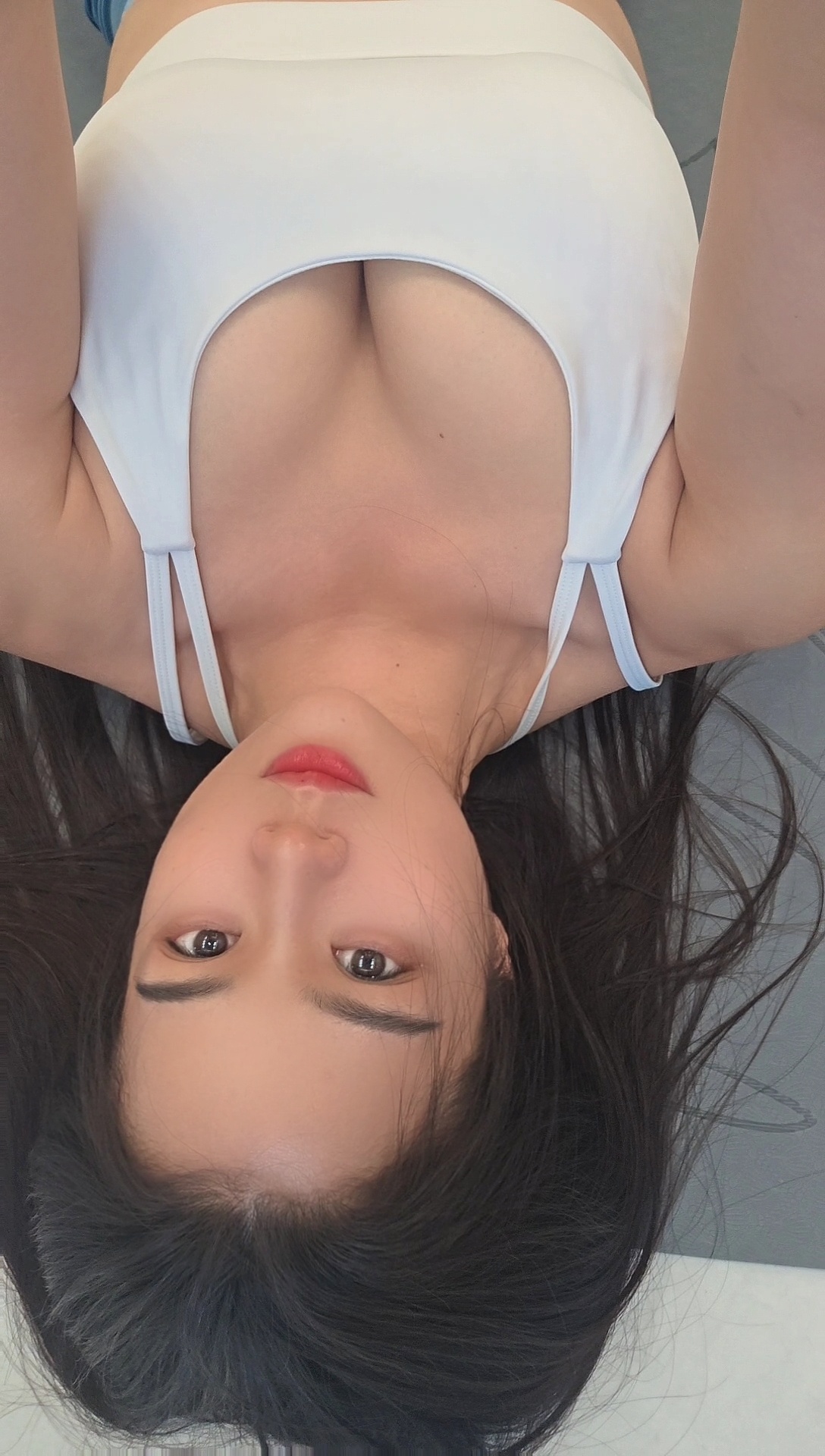 喂，你手机拿倒了 ​​​