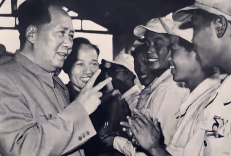 毛主席高瞻远瞩，不卑不亢看的长远！