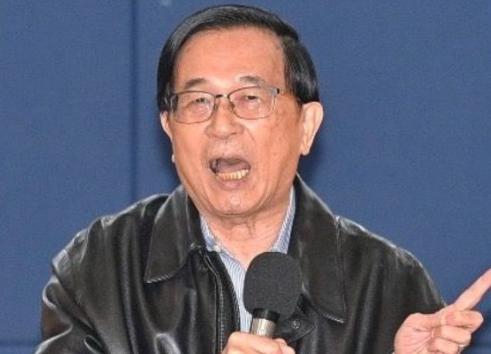 “台独”顽固分子沈伯洋今天下午前往大龙峒保安宫参香后受访响应，陈水扁最近在网络上