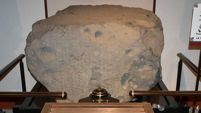 突发！日本国宝遭泼不明液体 最古“佛足石”受损，监控画面曝光海外新鲜事日本 一起