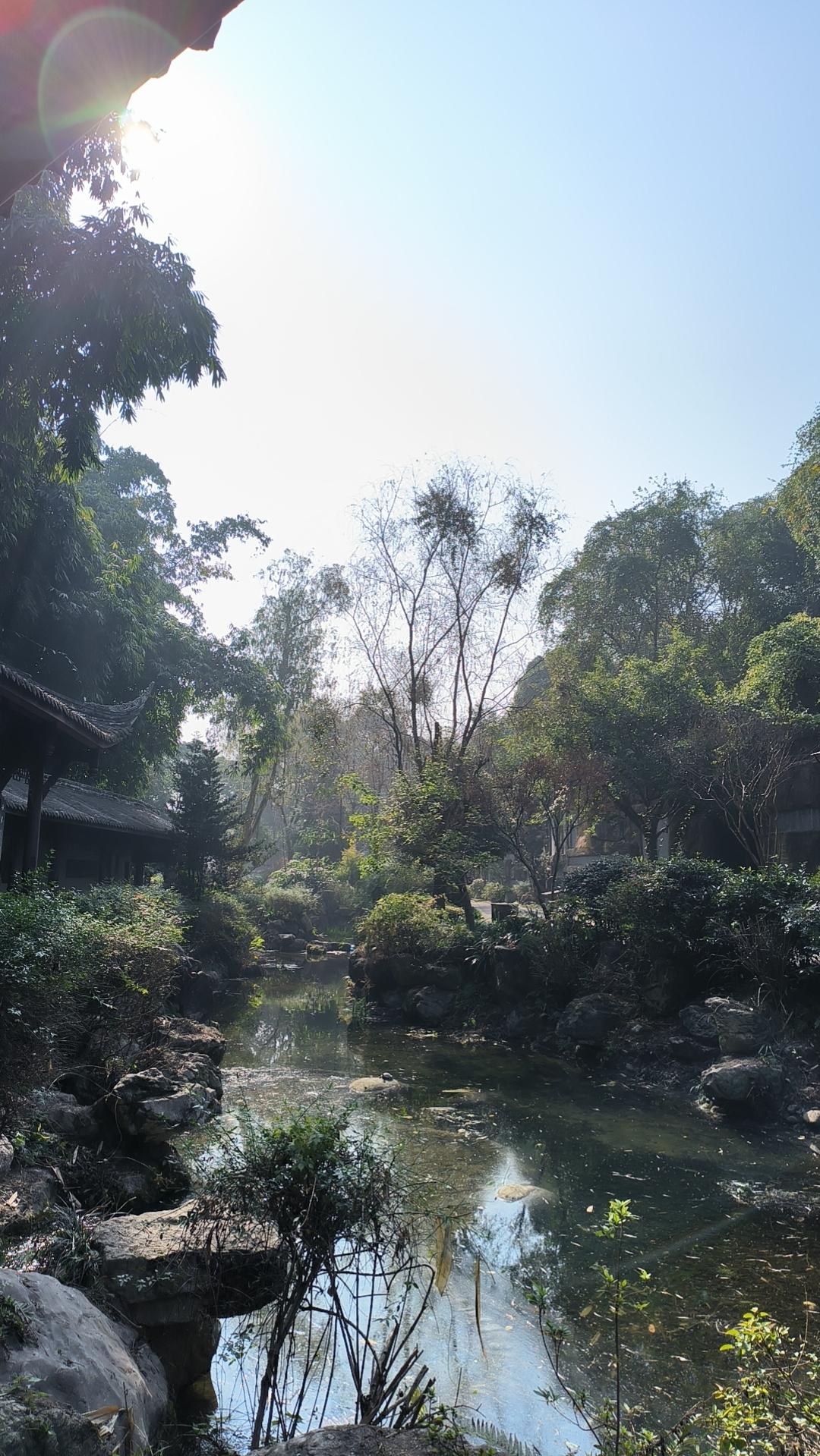 小李和他老婆从认识到结婚已经17年了，刚结婚那几年，小李下班以后经常和一群哥们出