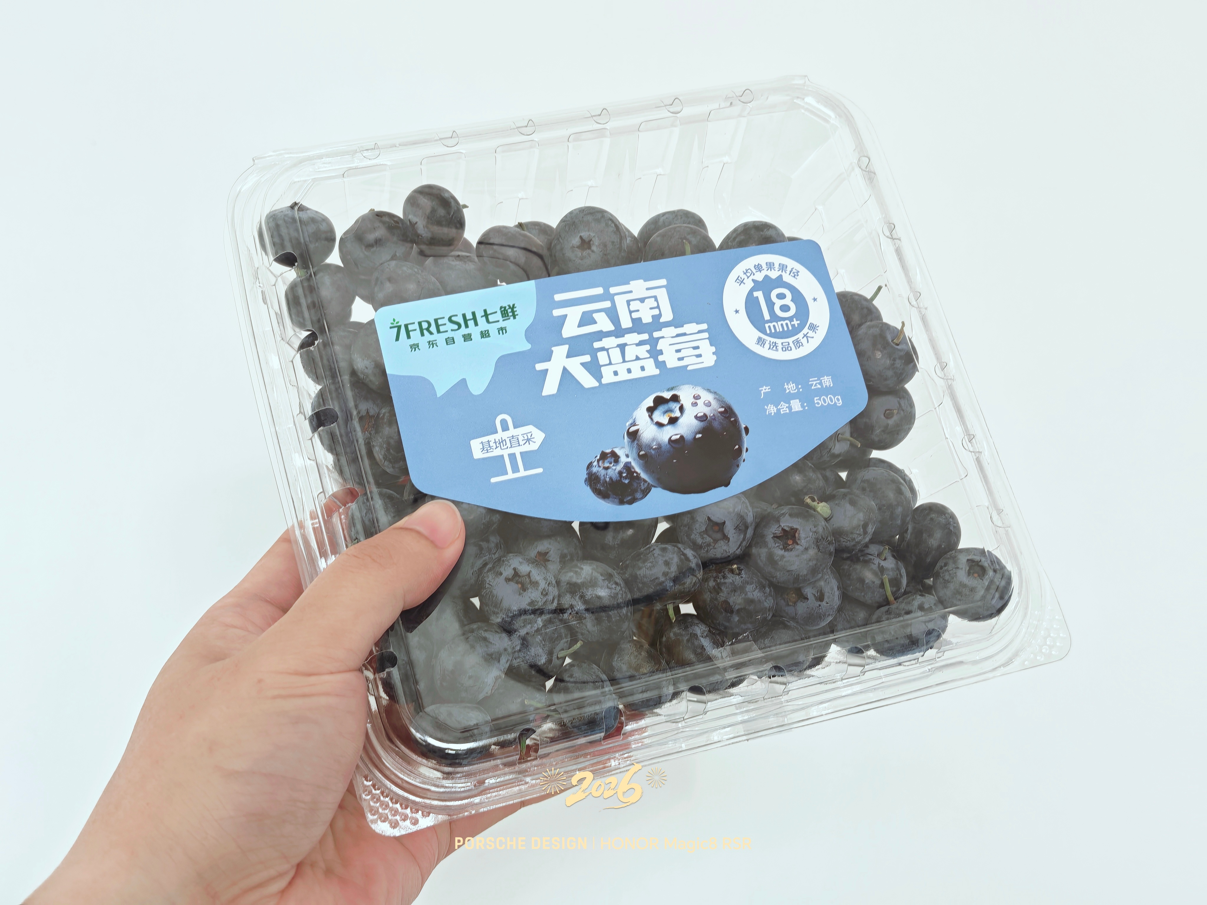 云南蓝莓昨天下午刚买的云南蓝莓，个头大水汽足口感好，确实好吃。这么一盒是500克