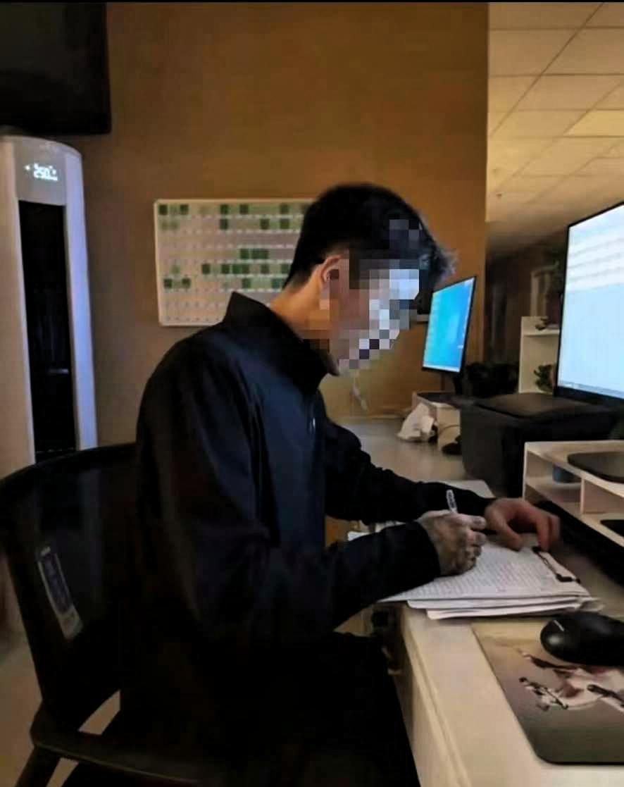 最近青岛出现了一个护士，青岛某医院护士因发布男友（非专业人员）在值班期间协助配药