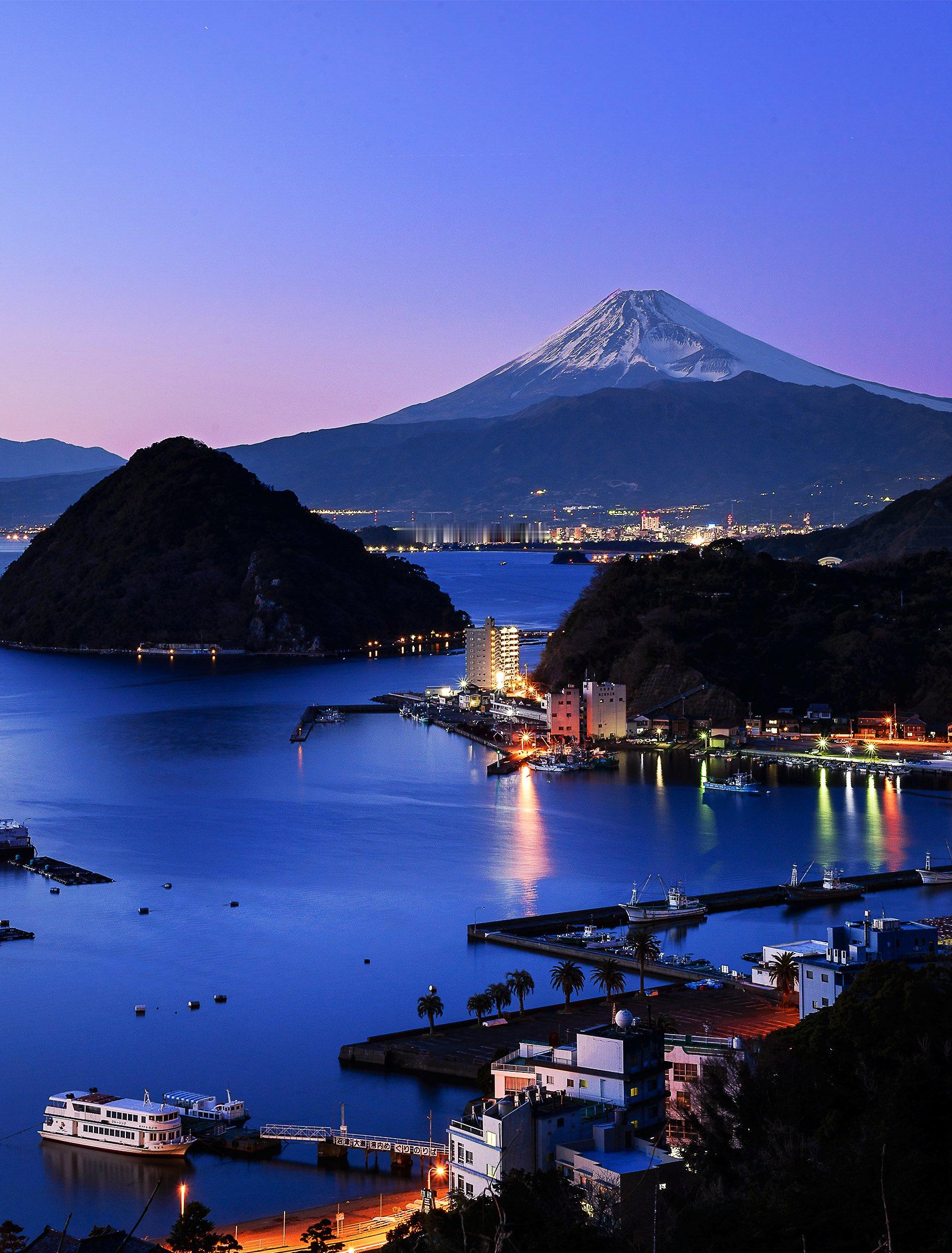 从内浦站眺望富士山 ​​​