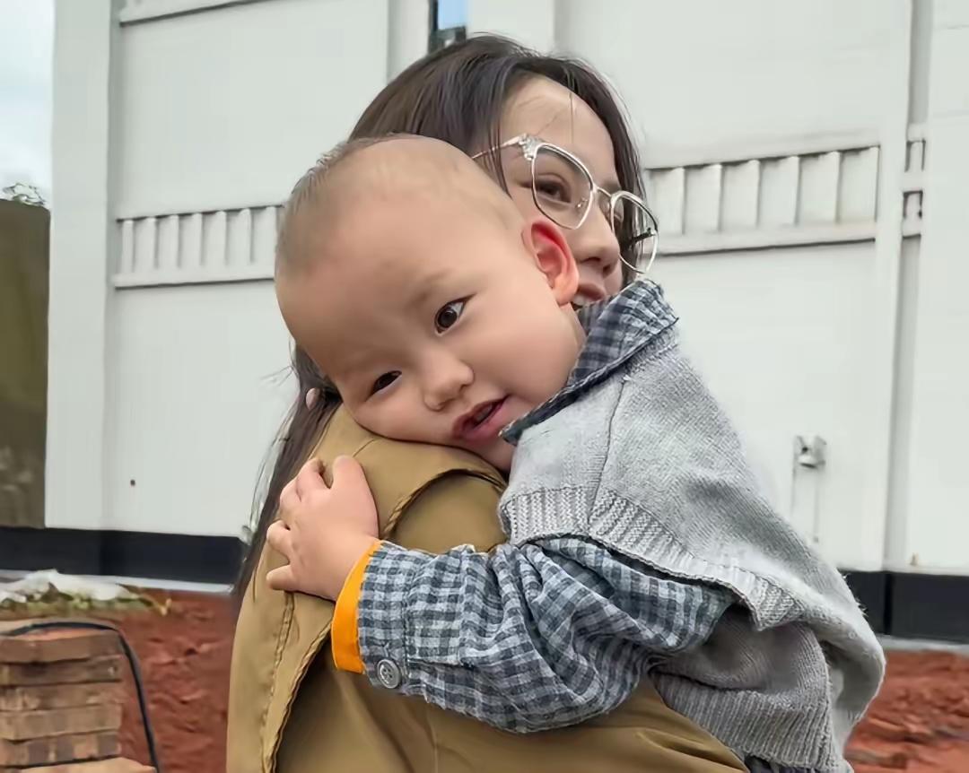 真的有人会讨厌川乡小妹儿的，也会有男人像小二娃那样的，

所以不是说小妹儿说得越