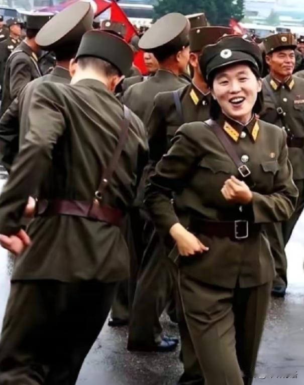 全世界都想不通的军事奇迹！一个人口只有2500万、还没中国一个大省多的国家，被全